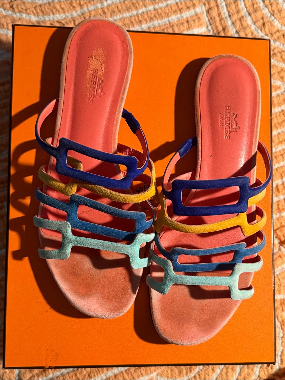 Hermes 7.5 Bright flat sandals